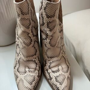 Sam Edelman Beige Snakeskin Ankle Booties CE001